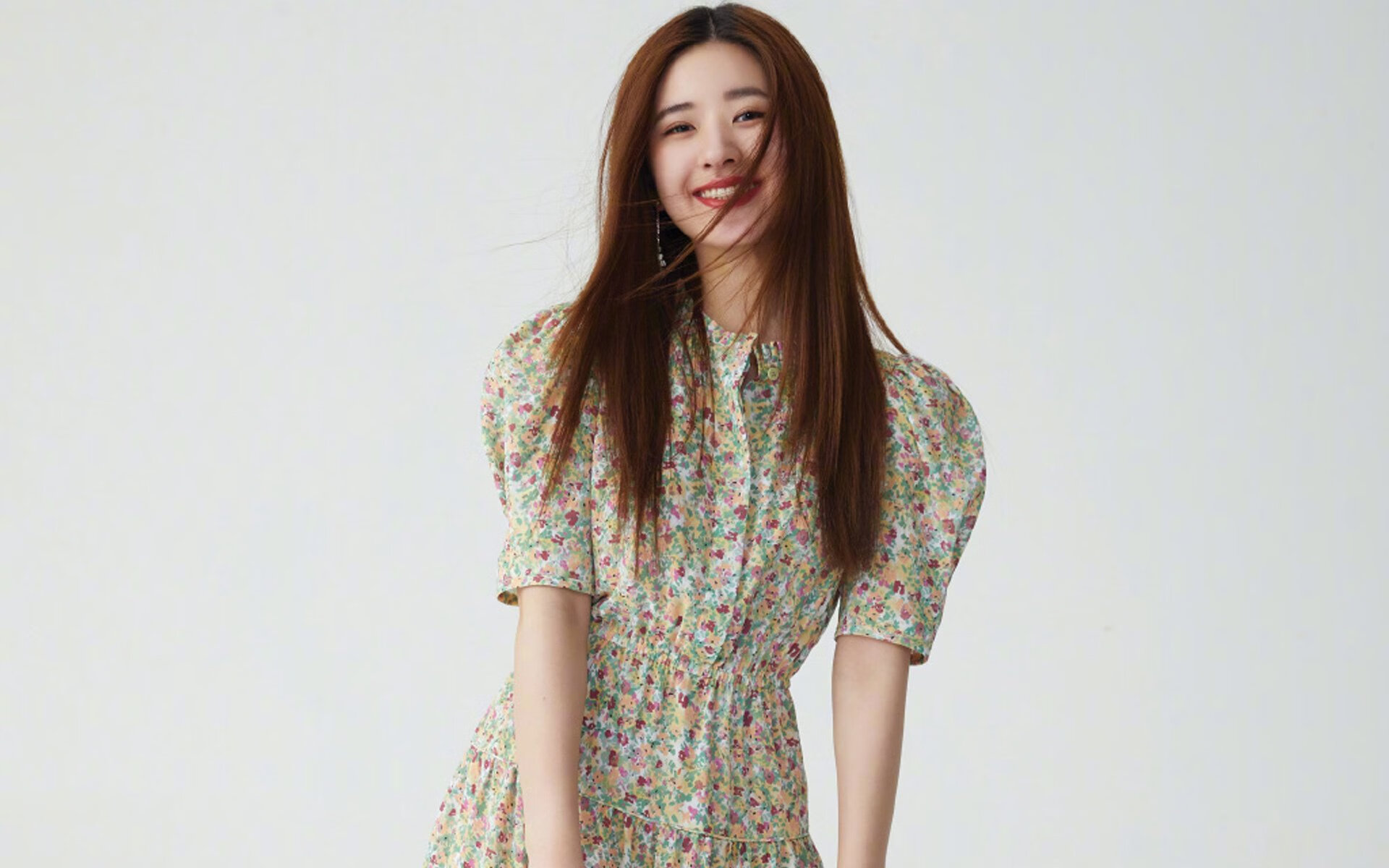 搏击台上选手实力对决精彩纷呈,搏击擂台